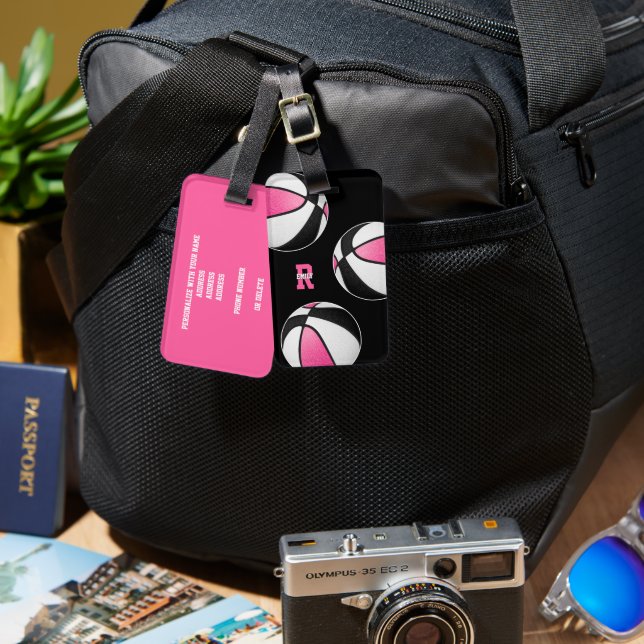 Rosa schwarze Basketbälle Junge Athleten Monogramm Gepäckanhänger (Vorderseite & Rückseite)
