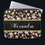 Rosa, schwarze und goldfarbene Foil Confetti Monog Laptopschutzhülle<br><div class="desc">Rosa,  Schwarz und Imitate Gold Foil Polka Dot Confetti Muster Elegant Monogram Schläfchen. Diese Hülle kann so angepasst werden,  dass sie Ihren Anfangs- und Vollnamen enthält.</div>