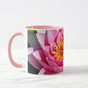 Rosa Seerosen-Blumenprint Tasse