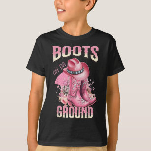 Rosa Stiefel auf Da Ground Western Cowgirl Hut und T-Shirt