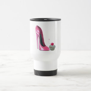Rosa Stilett-Schuh und kleiner Kuchen Reisebecher