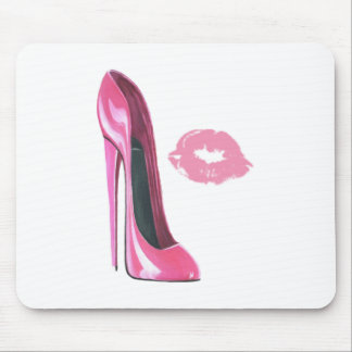 Rosa Stilett-Schuh und rosa Lippen Mousepad