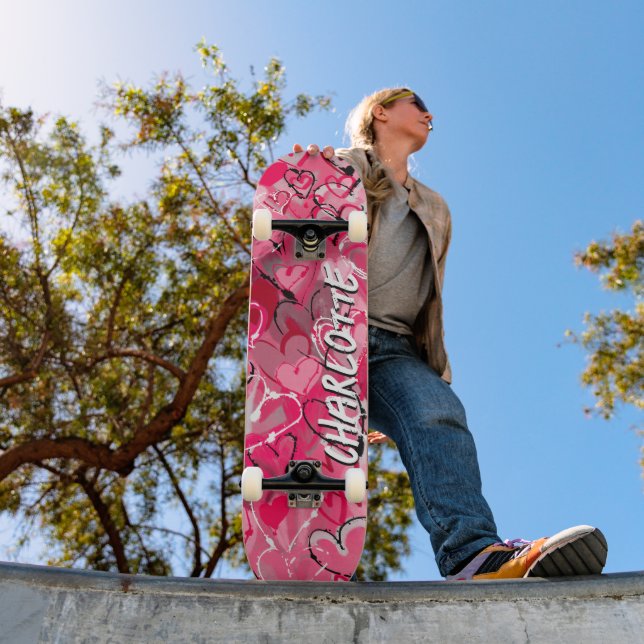 Rosa Stille: Spielerisches Graffiti Liebe Herz Skateboard (Außenbereich 1)
