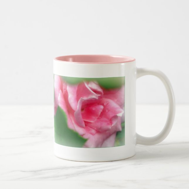 Rosa Tasse im Vollblutgetränk (Rechts)