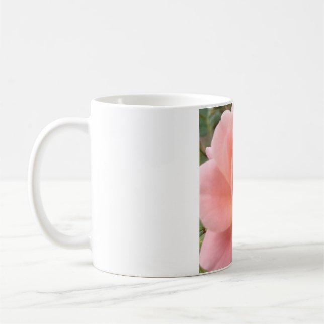 Rosa Tasse Kaffee (Links)