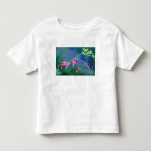 Rosa Tränenherzen im Garten. Mit freundlicher Gene Kleinkind T-shirt