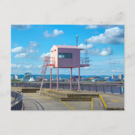 Rosa Turm/Hut Cardiff Bay Cardiff, Wales 2012 Postkarte