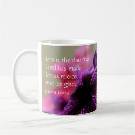 Rosa u. lila Petunie, w-Vers vom Psalm-118:24 Kaffeetasse