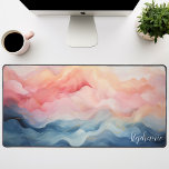 Rosa und blaue Abstrakte Wellen Personalisiert Schreibtischunterlage<br><div class="desc">Mit dieser personalisierten Schreibtischmatte, die ein abstraktes Wellendesign in sanftem Rosa und beruhigenden Blau bietet, verzaubern Sie Ihren Arbeitsbereich mit Kreativität und Dynamik. Die fließenden Formen und dynamischen Linien rufen Bewegung und Energie hervor und inspirierte Produktivität und Innovation. Machen Sie es einzigartig, indem Sie Ihren Namen oder ein motivierend Zitat...</div>