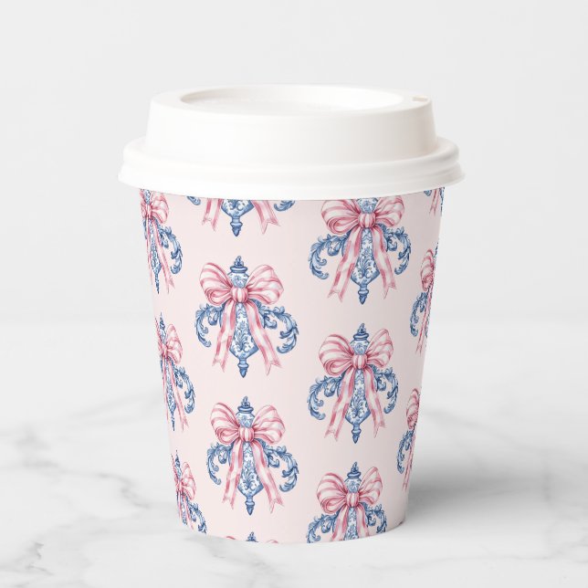 Rosa und blaue Damaskus Ornament mit rosa Bow Pappbecher (Vorderseite)