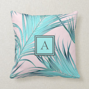 Rosa und blaue tropische Küstenpalmen mit Monogram Kissen