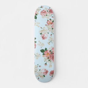Rosa und Creme auf Vintag blauer Blüte Skateboard