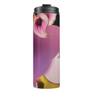 Rosa und gelbe Blume auf rosa Papier Thermosbecher