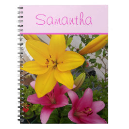 Rosa und gelbe Lily-Lilien Blume Girls Name Notizblock