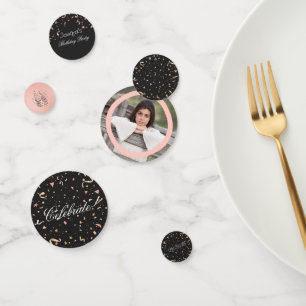 Rosa und goldener Glitter-Konfetti auf schwarzem H Konfetti