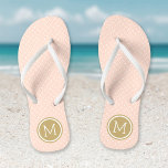 Rosa und goldfarbene Monogramme mit kleinen Punkte Flip Flops<br><div class="desc">Maßgeschneiderte gedreht Flop Sandalen mit einem niedlichen gürtelförmigen Polka-Punktmuster und einem eigenen Monogramm oder einem anderen Text in einem Kreisrahmen. Klicken Sie auf Anpassen,  um Schriftart und Farben zu ändern oder eigene Bilder hinzuzufügen,  um ein einzigartiges Design zu erstellen!</div>