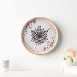 Rosa und Graue Rangoli: Harmonische ruhige Blumenk Uhr