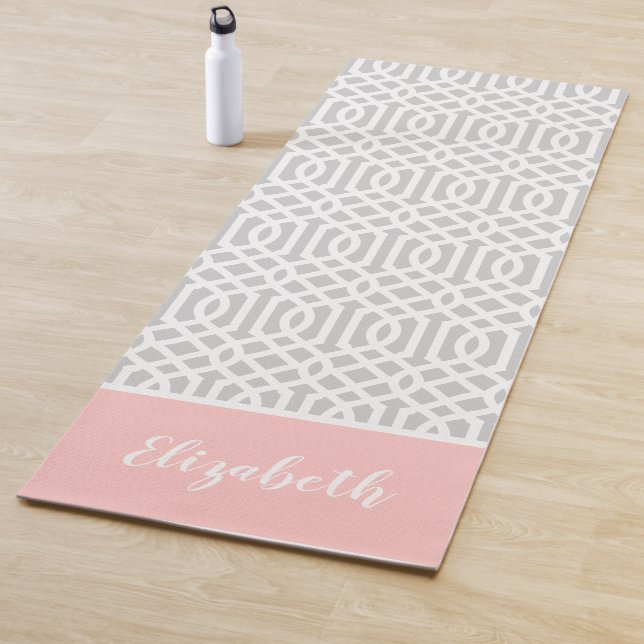 Rosa und graue Trellis Monogramm | Editierbare Far Yogamatte (Beispiel)