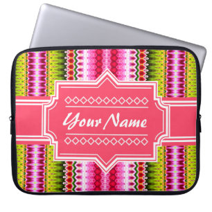 Rosa und grüne Stämme Ikat Zickzack Personalisiert Laptopschutzhülle