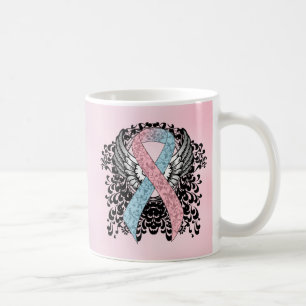 Rosa und hellblauer Biergarten mit Flügeln Kaffeetasse
