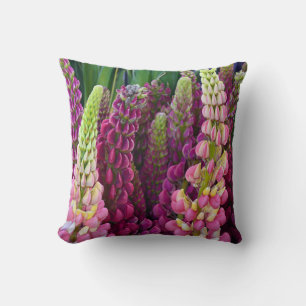 Rosa und lila Lupine Blume werfen Kissen