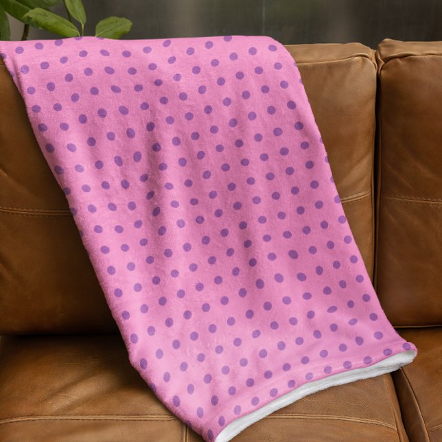 Rosa und Lila Polka-Dot Fleecedecke (Von Creator hochgeladen)