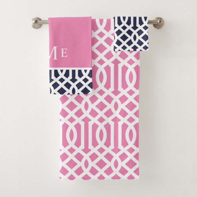 Rosa und Navy Trellis Monogram Badhandtuch Set (Insitu)