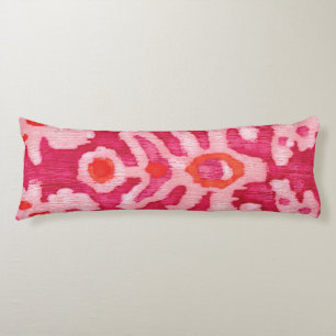 Rosa und orangefarbene Tribal Ikat Seitenschläferkissen