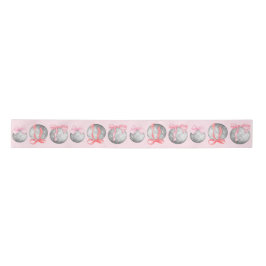 Rosa und rote Bogen in den Disco Balls Satinband