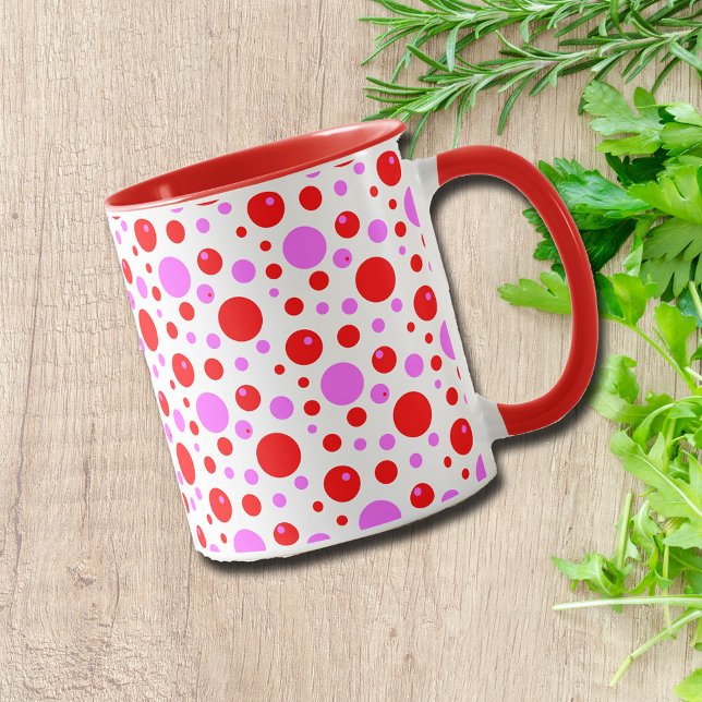 Rosa und rote Retro-Polka-Punkte Tasse (Von Creator hochgeladen)