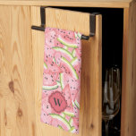 Rosa und rotes Wassermelonenmuster mit Monogramm Geschirrtuch<br><div class="desc">Dieses coole Muster für die Sommerküche oder die Außenterrasse zeichnet sich durch ein sich wiederholendes Wassermelonenmuster in den Farben Rosa,  Rot,  Grün und Weiß aus. Personalisieren Sie die Textvorlage mit dem ersten Monogramm für ein benutzerdefiniertes Aussehen.</div>