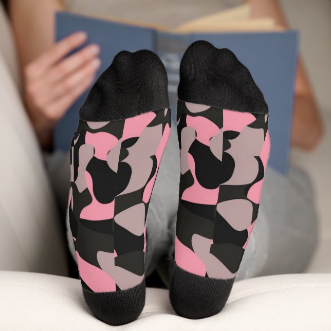 Rosa und schwarze Camouflage Socken (Unterseite)