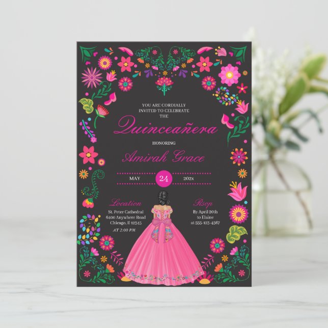 Rosa und schwarze Fiesta Quinceañera Einladung (Stehend Vorderseite)
