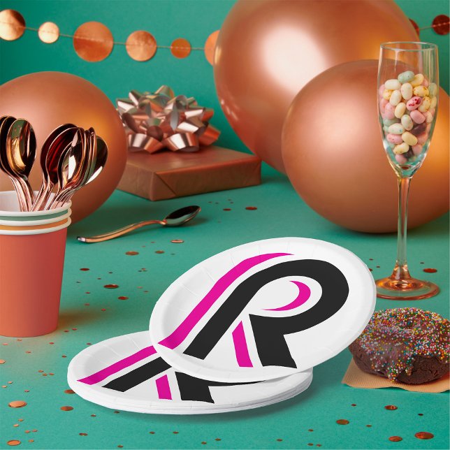 Rosa und schwarzer Buchstabe R Pappteller (Von Creator hochgeladen)