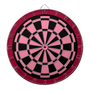 Rosa und schwarzes Design mit schwarzer und bordea Dartscheibe