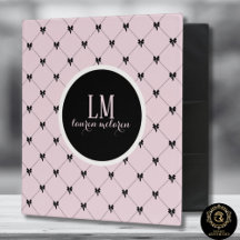 Rosa und schwarzes Ringbuch mit Schleifen-Monogram