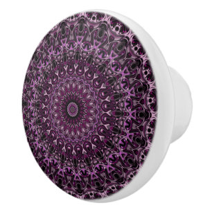 Rosa und schwarzes Rosenmandala mit floraler Geome Keramikknauf