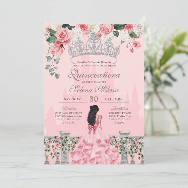 Rosa und silberne Rose Burg Quinceañera Einladung (Stehend Vorderseite)
