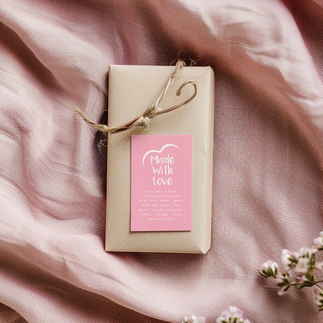 Rosa und weiß mit Silhouette des Herzens der Liebe Begleitkarte (Gift in kraft paper with twine, featuring a pink ‘Made with Love’ tag with a heart illustration)