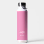 Rosa und Weiß | Modernes Monogramm Trinkflasche<br><div class="desc">Dieses moderne Design der Wasserflasche zeichnet sich durch einen farbenfrohen rosa Hintergrund aus. Ihre Initialen in fett weißem Text sorgen für ein schlichtes,  stilvolles und dennoch berufliches Aussehen.</div>