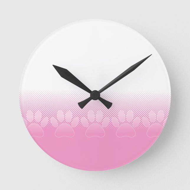 Rosa und weiße Pflaster mit Newsprint Runde Wanduhr (Vorderseite)