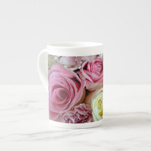 Rosa und weiße Rosenblätter drucken Prozellantasse