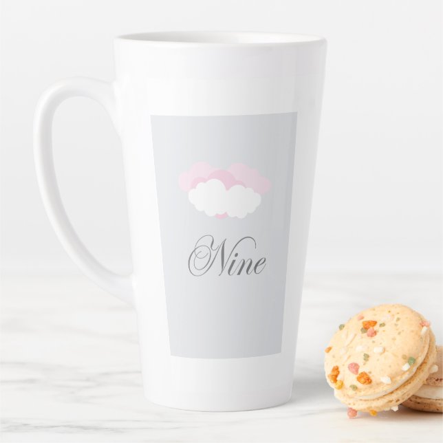 Rosa und weiße zarte Wolken mit Text Nine Milchtasse (Beispiel)