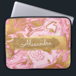 Rosa und weißer Marmor mit Goldfolie und Glitzer Laptopschutzhülle<br><div class="desc">Rosa und weiße Marmor mit goldenem Foil und Glitzer Elegant Monogram Name Case. Dieser Fall kann auf Ihren Vornamen angepasst werden.</div>