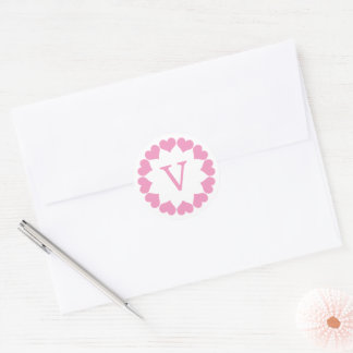 Rosa Valentinsherzen in einem Kreis mit Initiale Runder Aufkleber