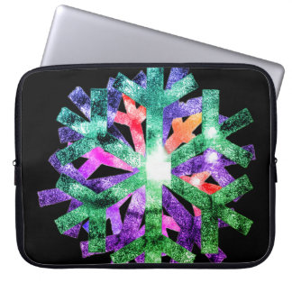Rosa, violette + grüne Schneeflocken auf Elektroni Laptopschutzhülle