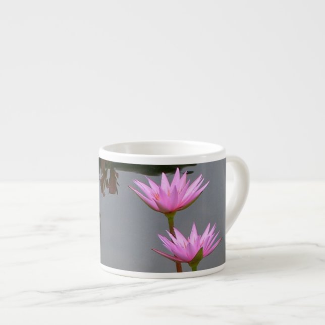 Rosa Wasser-Lilien Espressotasse (Vorderseite Rechts)