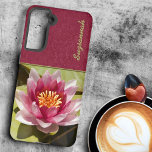 Rosa Wasserlilie Samsung Galaxy Hülle<br><div class="desc">Teilen Sie das zarte nahe Foto eines Single blühende rosa Wasserlilie zwischen Lilienpads auf Ihrem Gehäuse. Personalisieren Sie den Vorlagentext,  entfernen Sie den Text oder bearbeiten Sie ihn mithilfe des Entwurfstools,  um einen von Ihnen bevorzugten Schriftart auszuwählen.</div>
