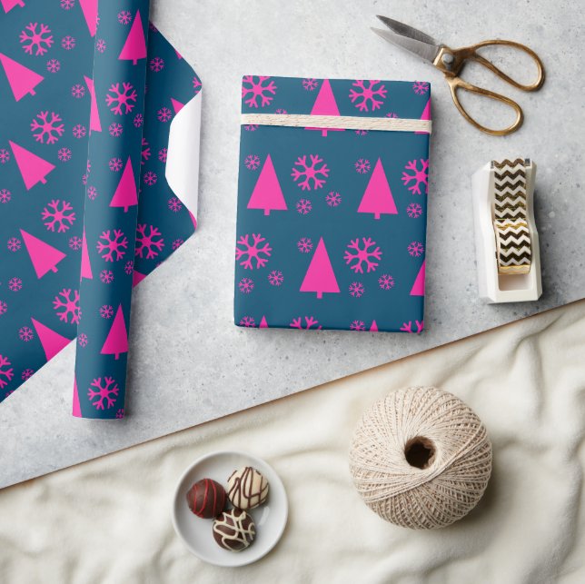 Rosa Weihnachtsbaum Schneeflocken Blau Geschenkpapier (Kunsthandwerk)