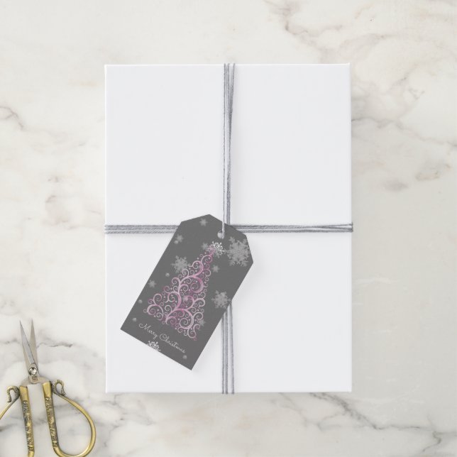 Rosa Weihnachtsbaum und Schneeflocken - Geschenk-T Geschenkanhänger (Mit Garn)